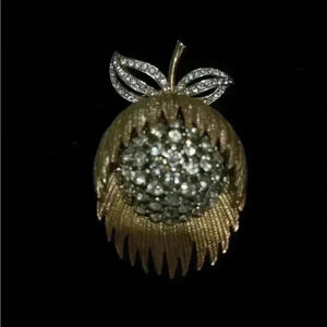 Sphinx Rhinestone Flower brooch